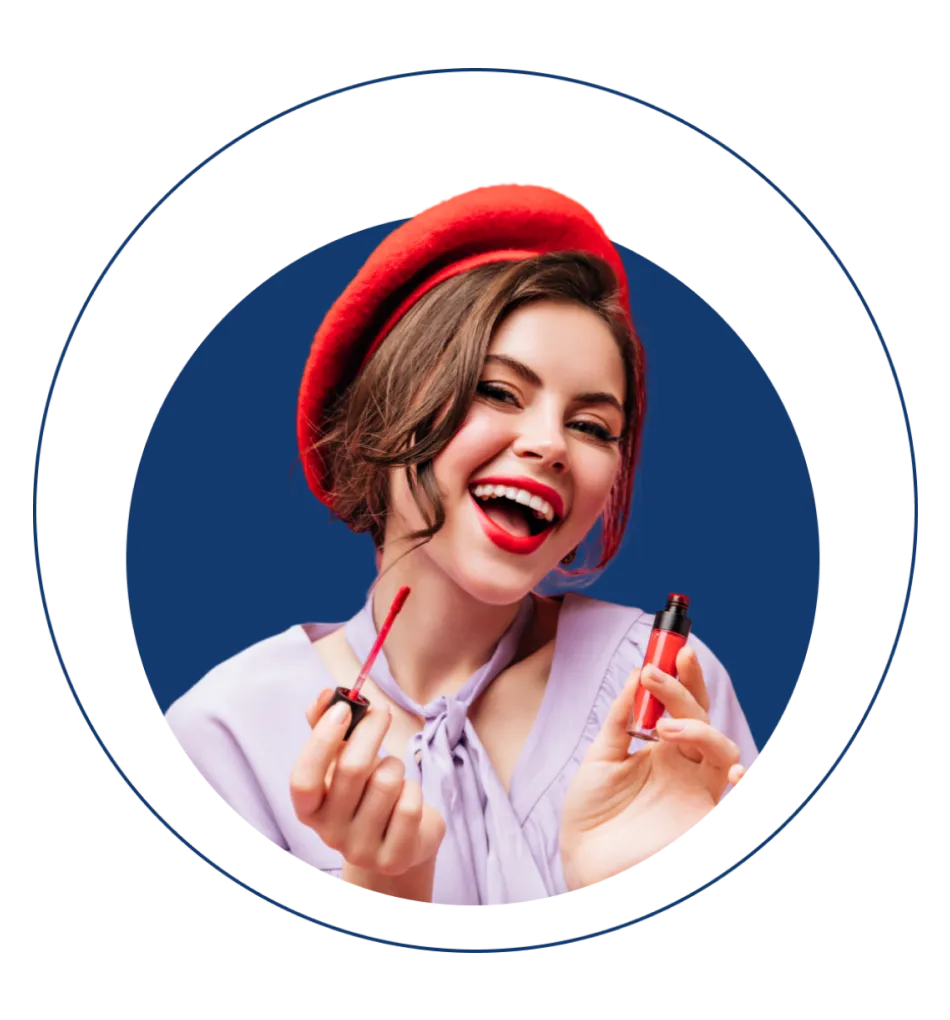 Mulher animada usando produto cosmético