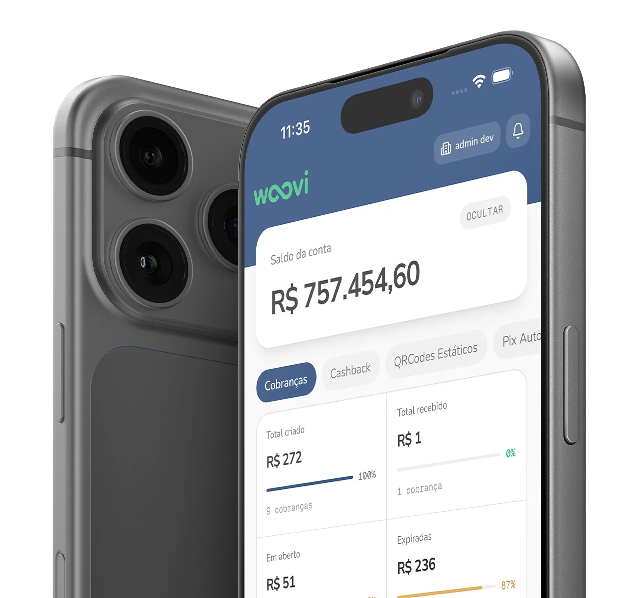 Aplicativo da Woovi aberto em um iPhone mostrando o saldo da conta e as cobranças